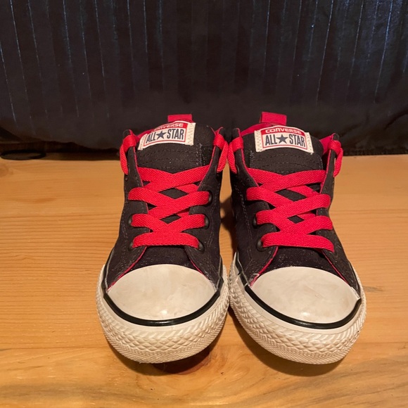 Converse like New! - Picture 2 of 5